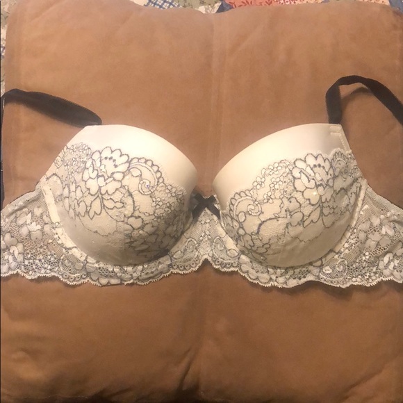 32 DD Victoria’s Secret Lace Demi Bra - Picture 1 of 3
